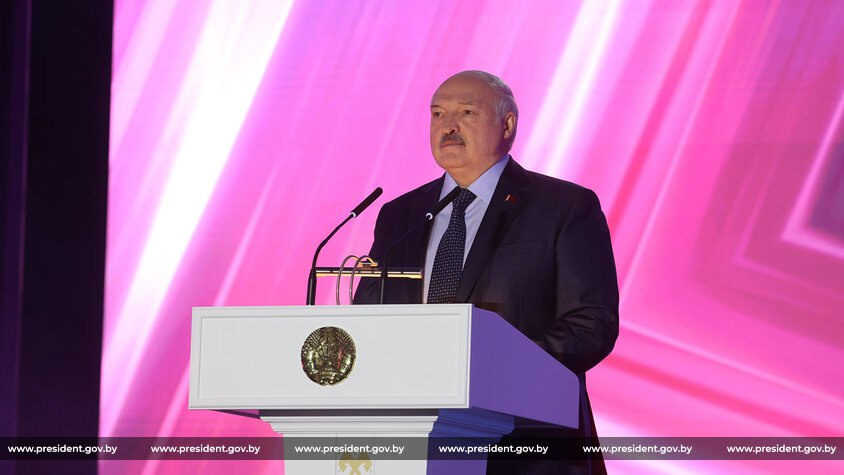 «Абсолютно выгодный и приемлемый вариант развязки ситуации»: Лукашенко заявил о переговорах с Пригожиным