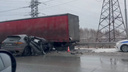Porsсhe Cayenne с московскими номерами влетел в фуру на Северном объезде — видео искореженной машины