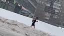 «Если остановится — замерзнет»: мужчина в шортах устроил пробежку по Новосибирску в 36-градусный мороз