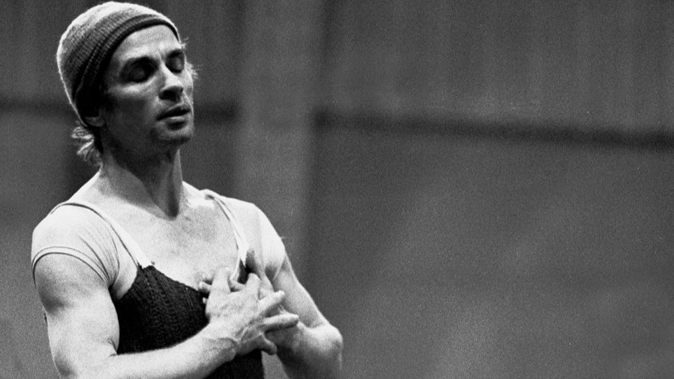 «Это уводило меня из убогого мира»: история гения балета Рудольфа Нуриева, который сбежал из СССР, спал с Кеннеди и умер от СПИДа