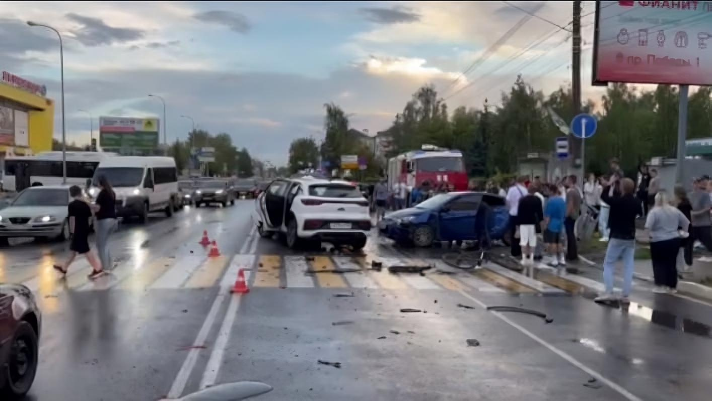 Тройное ДТП на пешеходном переходе в Кстове: пострадали пять человек