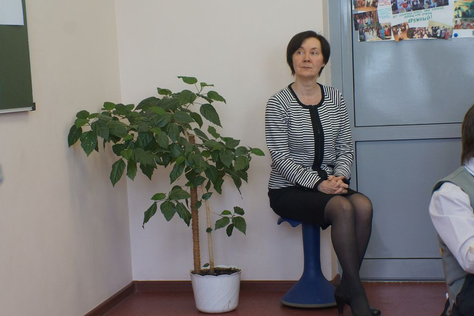Елена Ракинцева считает, что детей нужно оставить в покое, потому что задача школы — учить и воспитывать