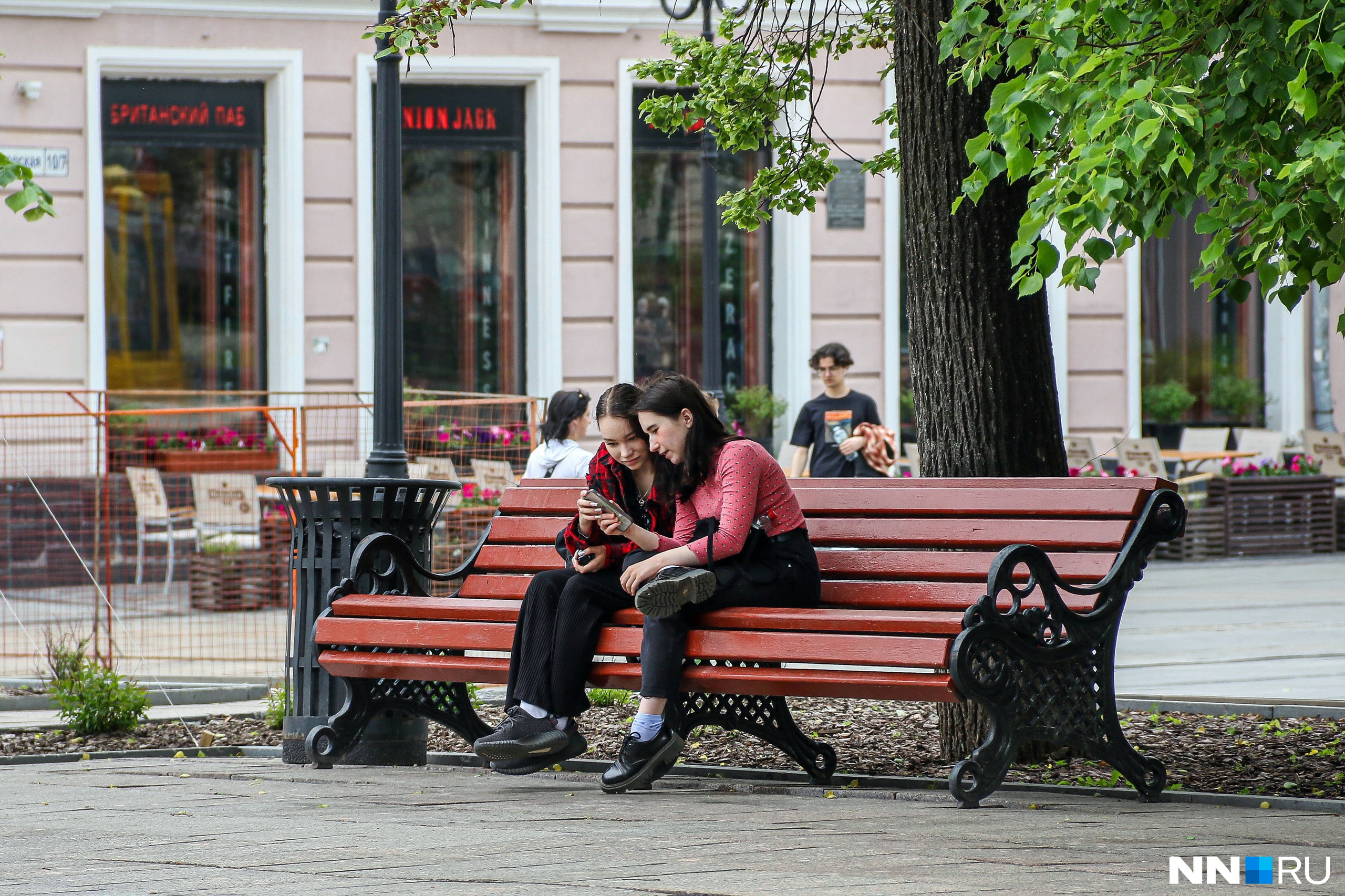 Отдыхать на таких лавочках совсем не просто Отдыхать на таких лавочках совсем не просто