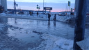 «Видно, что кипяток льет»: на Северо-Западе затопило крупный перекресток