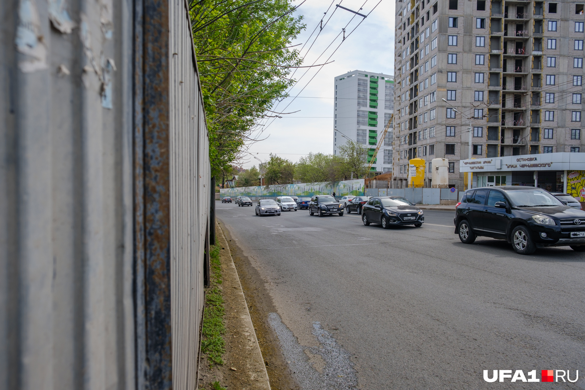 Даже если неподалеку и есть временный тротуар, знают о нем не все