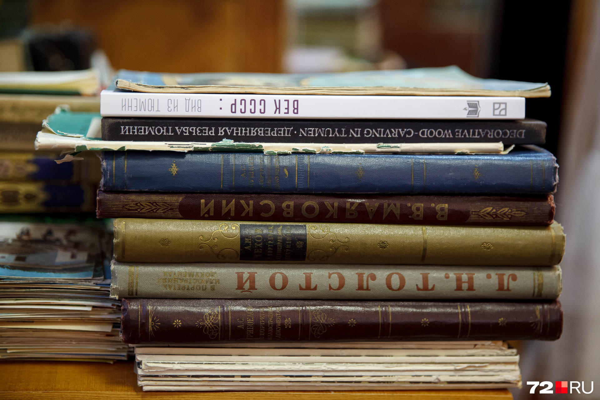 Книги, книги, книги. Обширная библиотека — обычное дело в прошлом