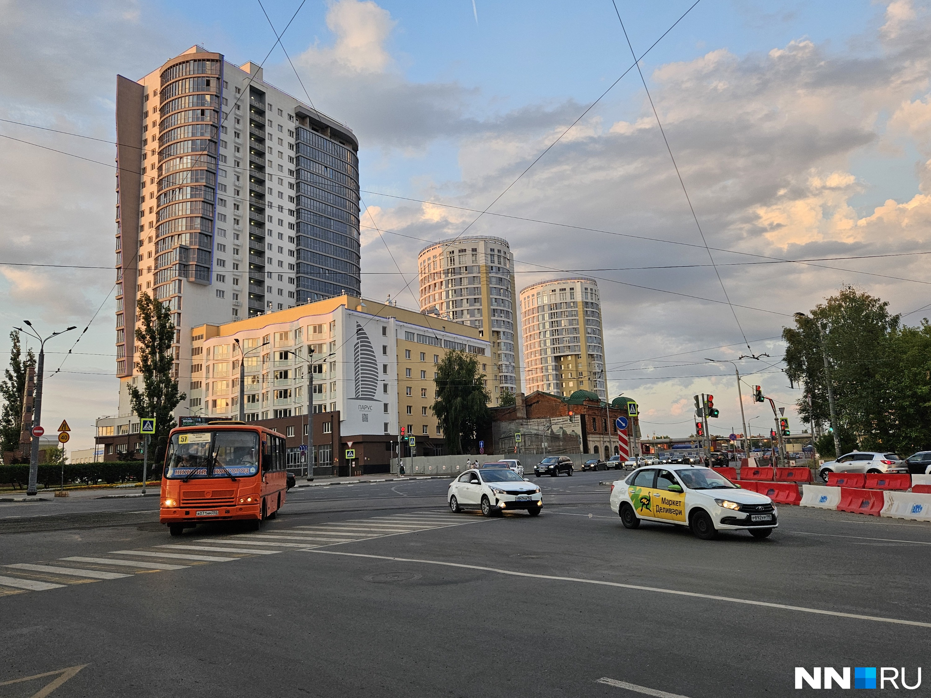 На площади Сенной в Нижнем Новгороде открыли проезд. Ограничения вводили из-за замены рельсов