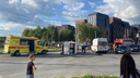 Машина скорой помощи перевернулась в Новосибирске — видео с места ДТП
