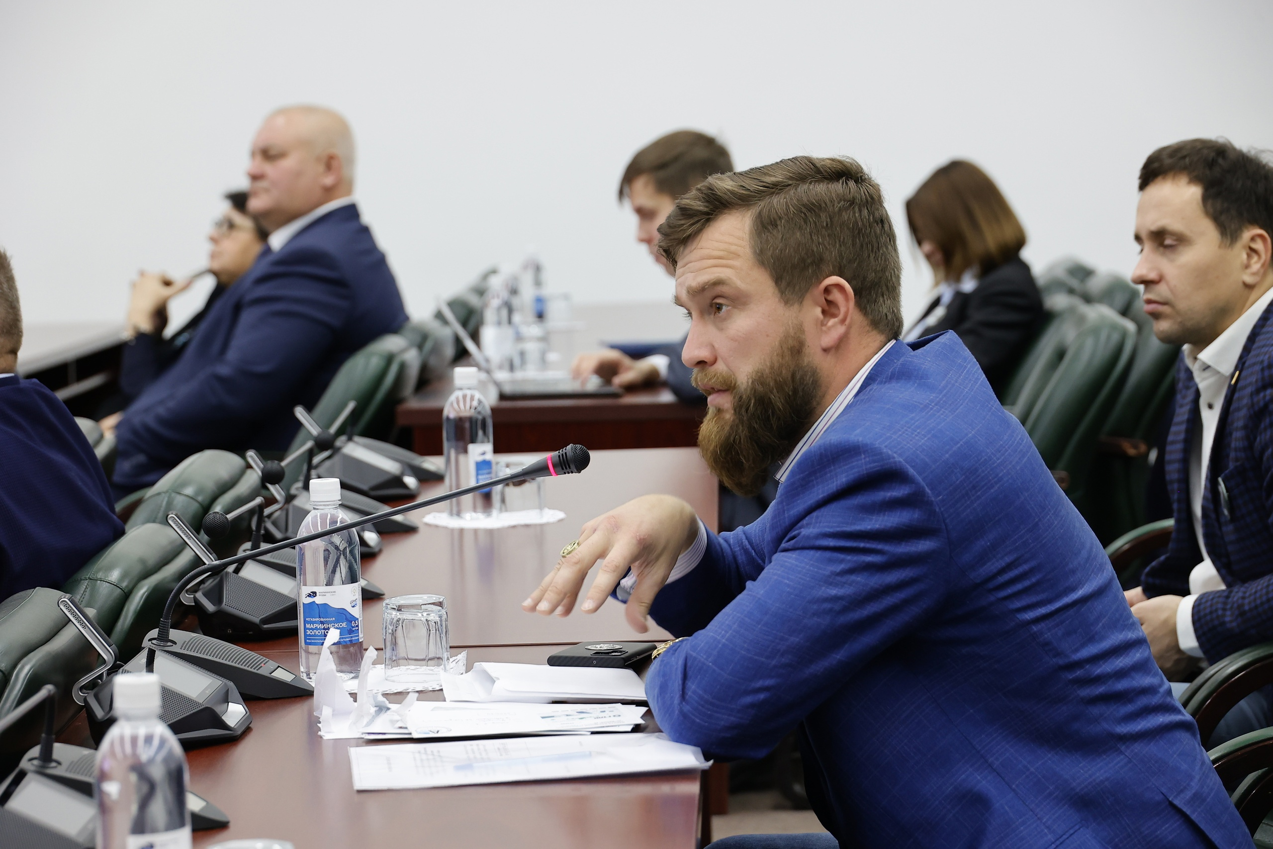 Роман Говор является сыном известного новокузнецкого предпринимателя, владельца сети «Вкусно — и точка» Александра Говора Роман Говор является сыном известного новокузнецкого предпринимателя, владельца сети «Вкусно — и точка» Александра Говора