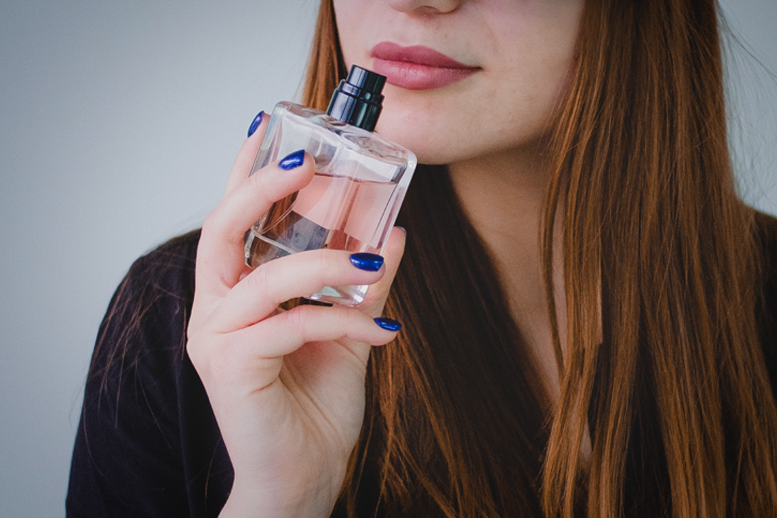 Аж в носу свербит: 3 популярные ноты в духах, которые отпугивают всех, — проверьте свой парфюм