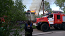 В Архангельске горят жилые дома, есть угроза и для соседних