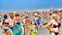 «За телами отдыхающих не видно моря»: туристы рассказали о переполненных пляжах Черноморского побережья