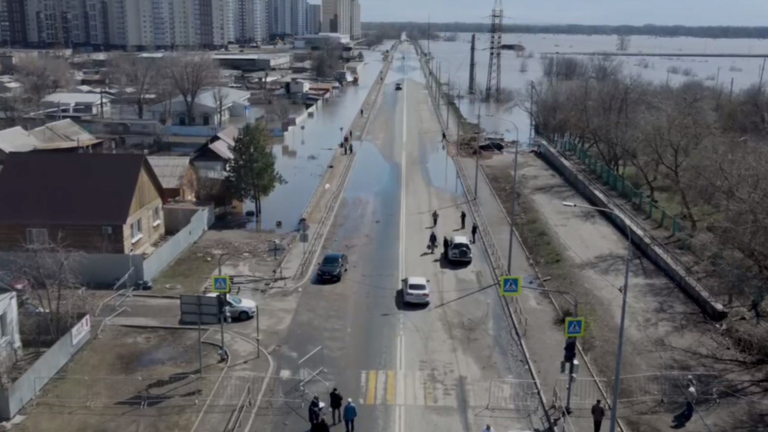 «В ЖК "Дубки" сухо»: в Оренбурге открыли для движения улицу Уральскую