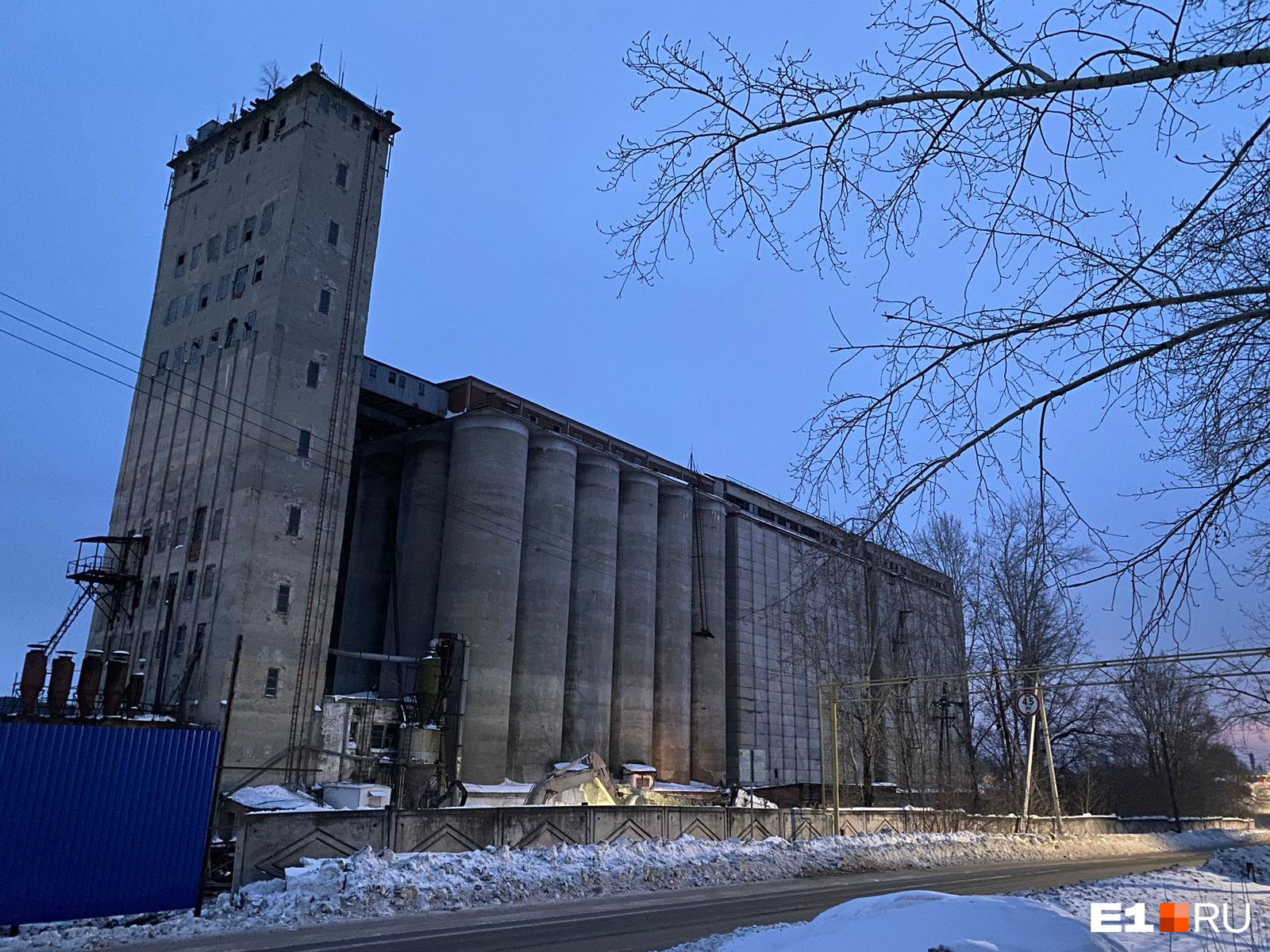 Завод преображение. Преображенский медеплавильный завод зилаир башкортостан. Schtandart. Старый завод зилаирский район. Завод в зилаире.