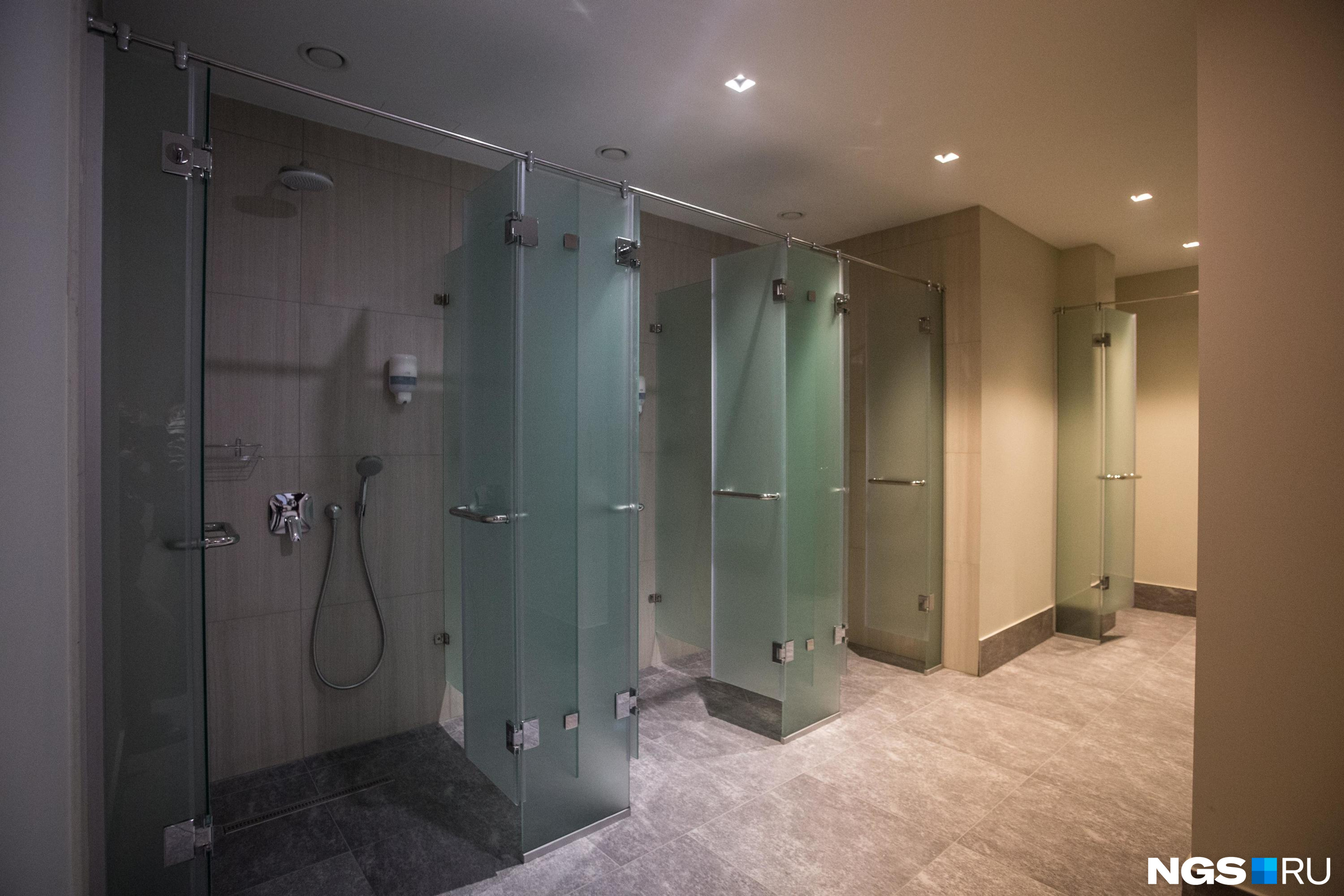 Стекло для душевой кабины e001094. Душевая перегородка леруа мерлен. Душевая стенка из стекла. Стекло в душевую самара. Душевая кабина tempered glass.