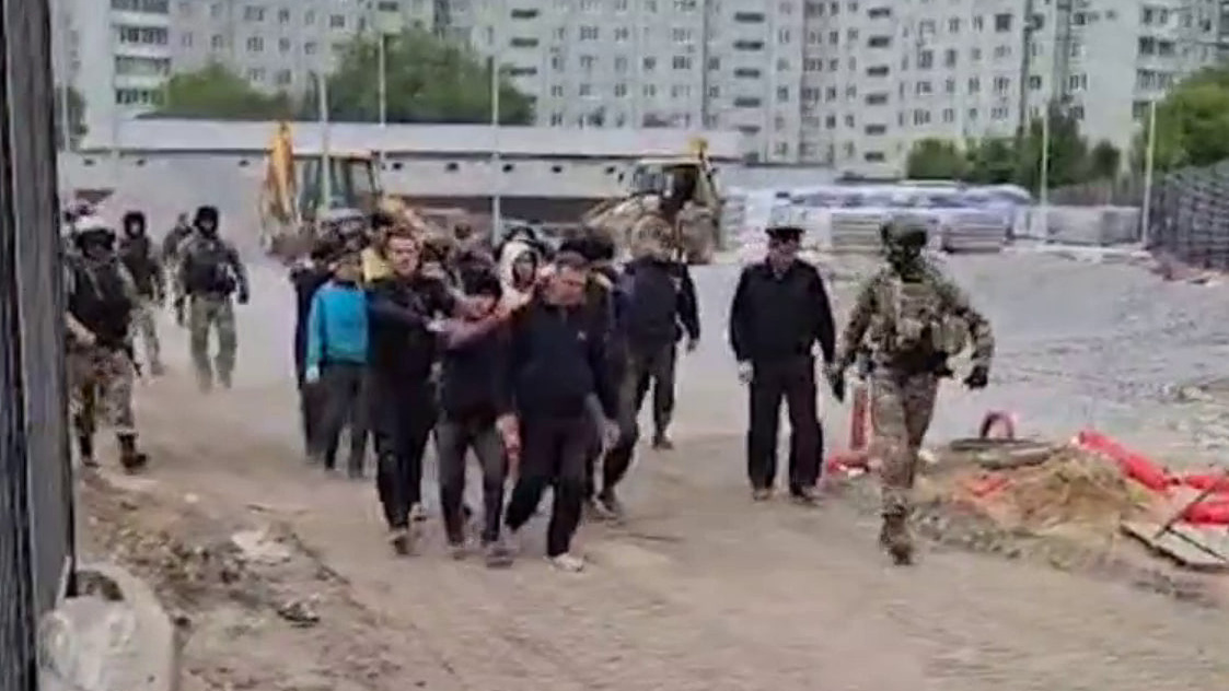 Еще 38 подсобных рабочих задержали на строящемся стадионе «Факел» в Воронеже