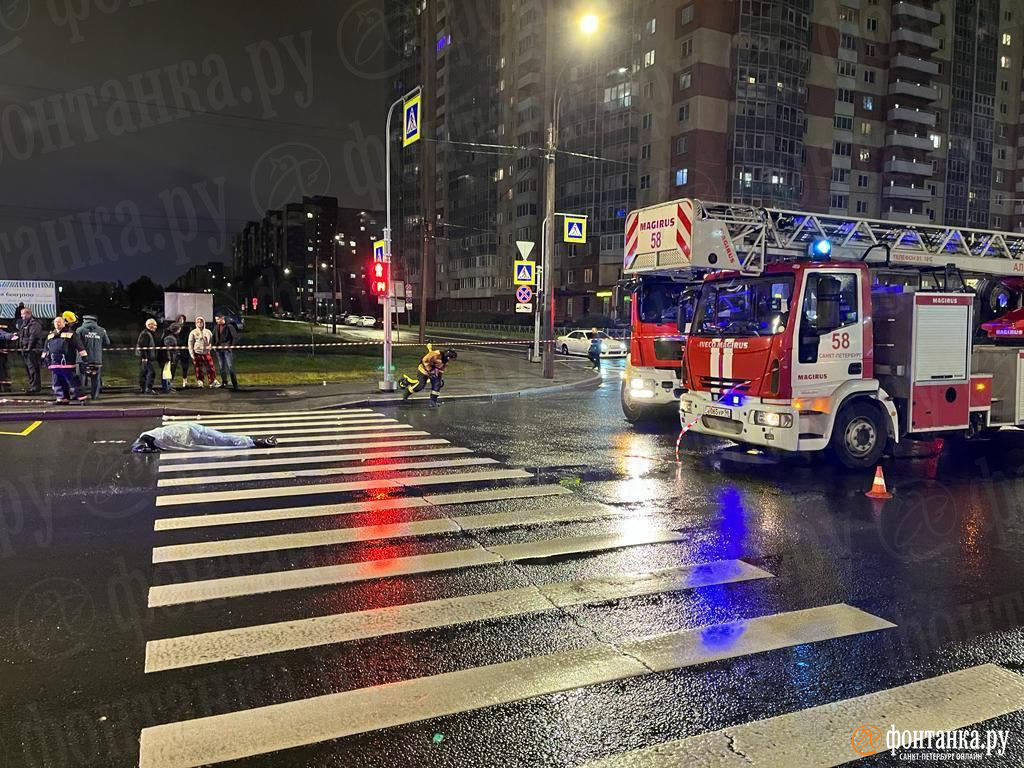 Во Фрунзенском районе Петербурга смертельное ДТП, рядом пожарные машины |  12.10.2023 | Санкт-Петербург - БезФормата