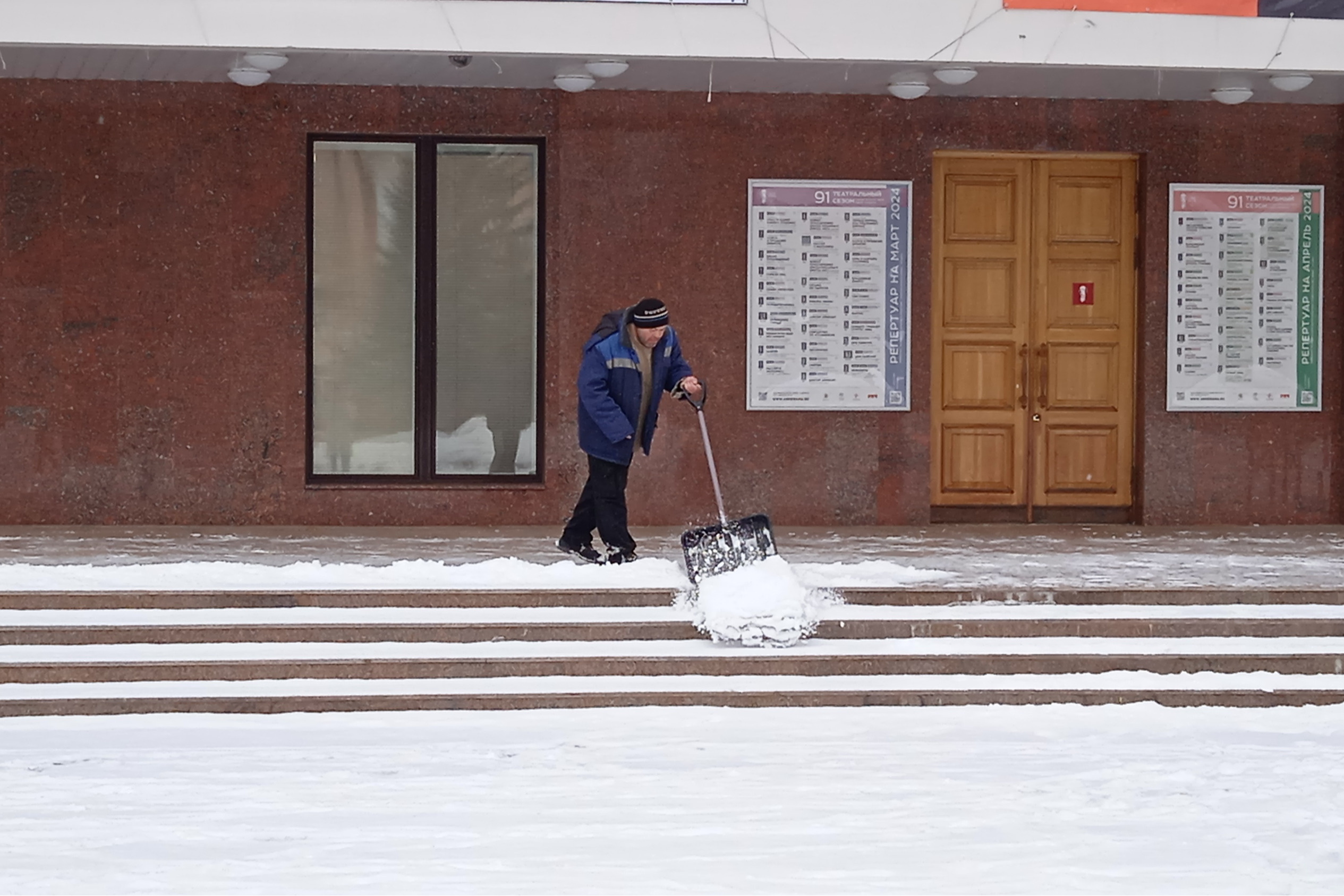 Классика на набережной, хип-хоп из кафе, шум машин — везде: как звучит  весенний Архангельск | 10.03.2024 | Архангельск - БезФормата