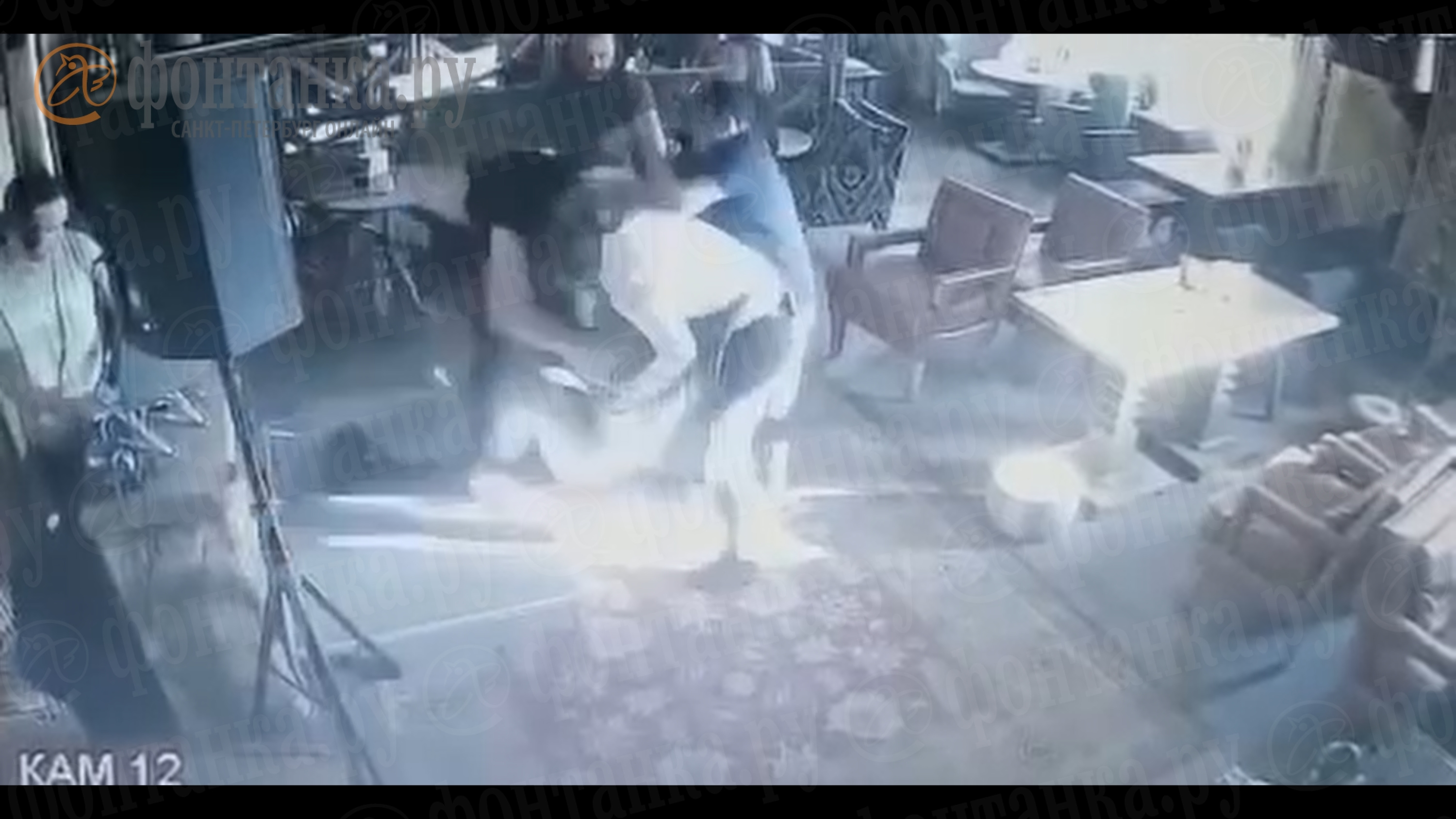 Драка в «Хочу харчо» попала на видео. Камеры сняли слетевшую в пылу боя обувь и угрозы поверженному врагу