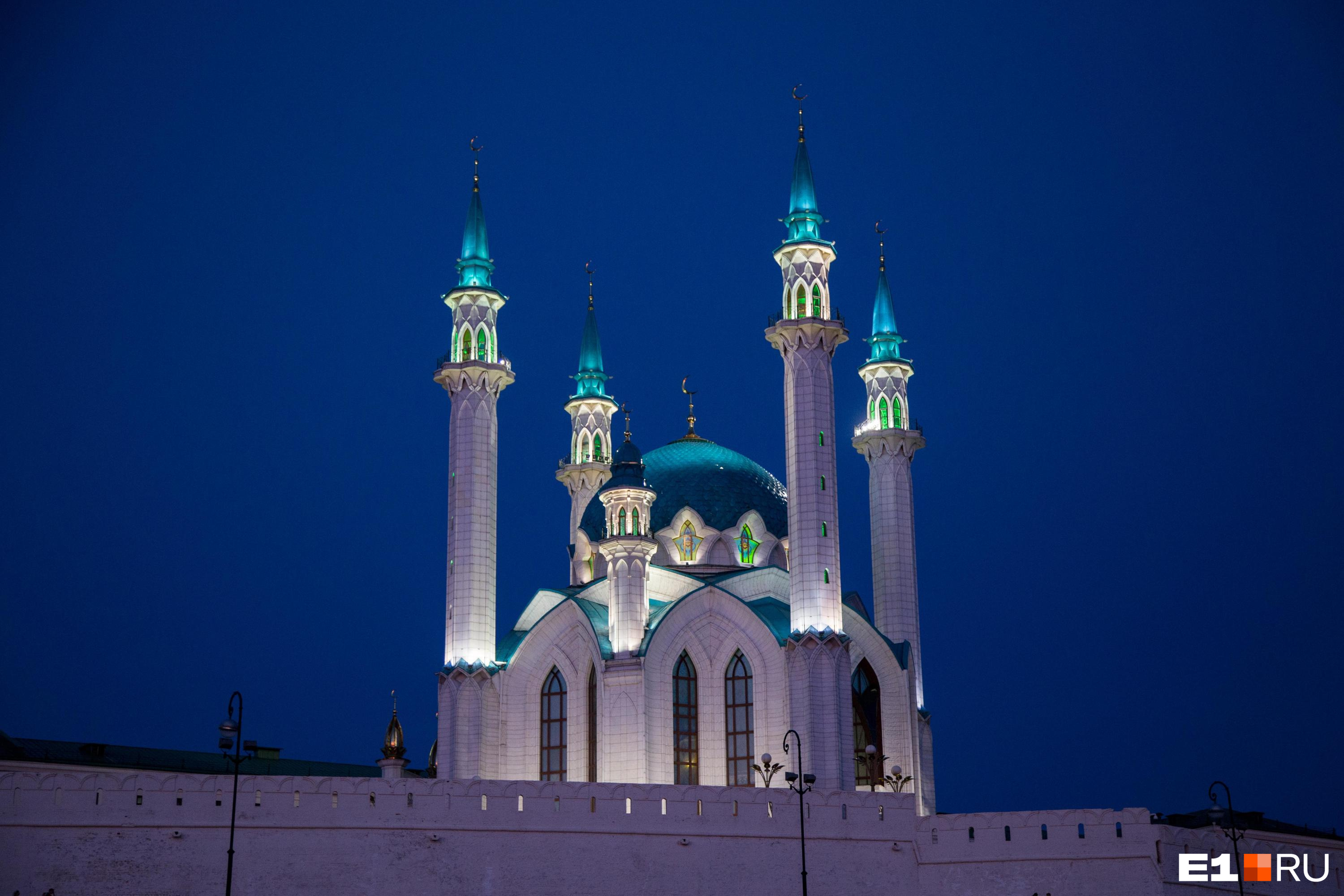 Самая знаменитая мечеть России ждет вас в Казани