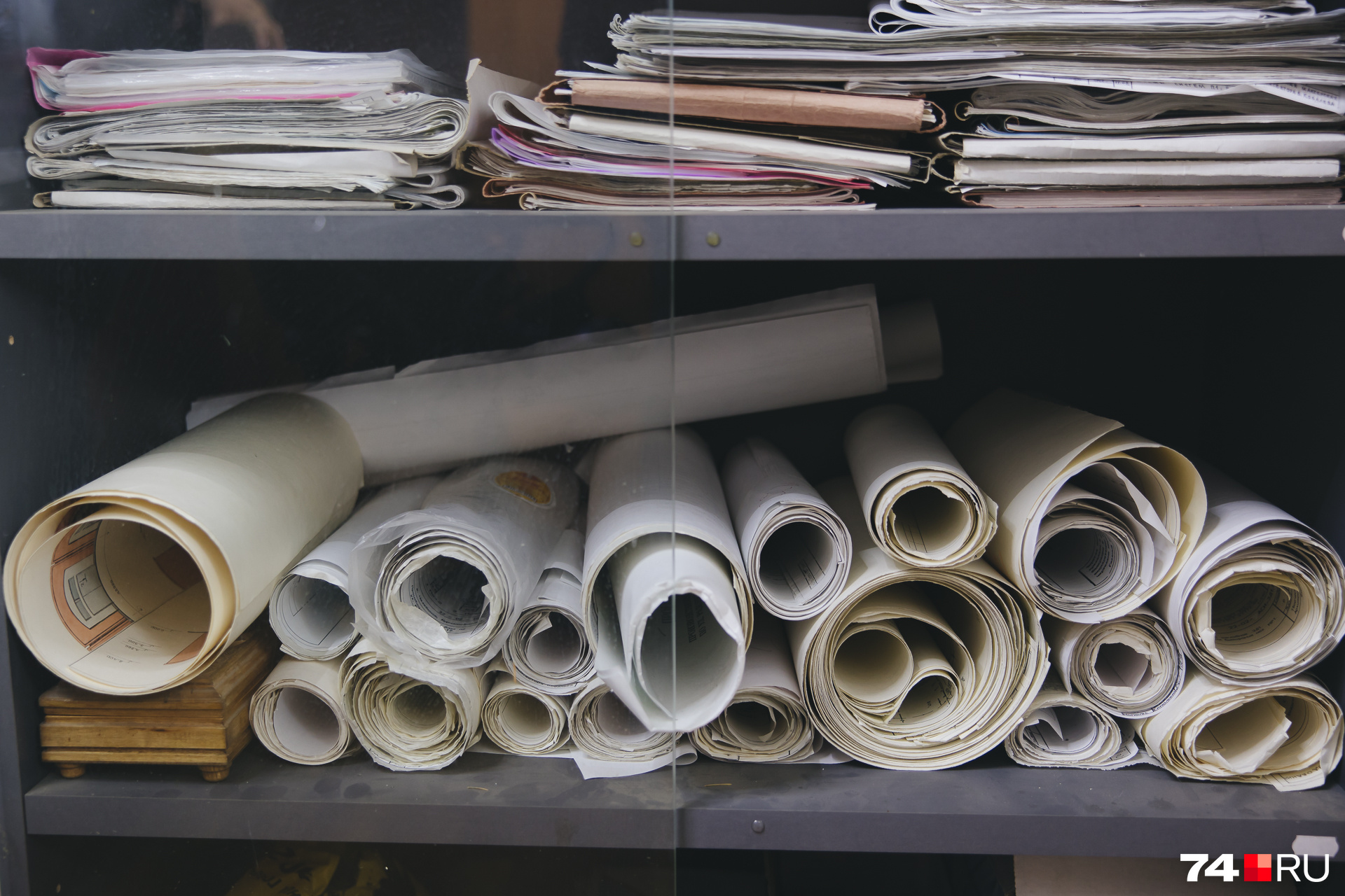 Проекты, письма, судебная документация — шкафы предпринимателя завалены бумагами