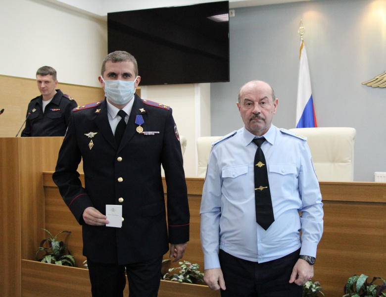 Александр Ремнев (слева) и бывший начальник главка Александр Винников