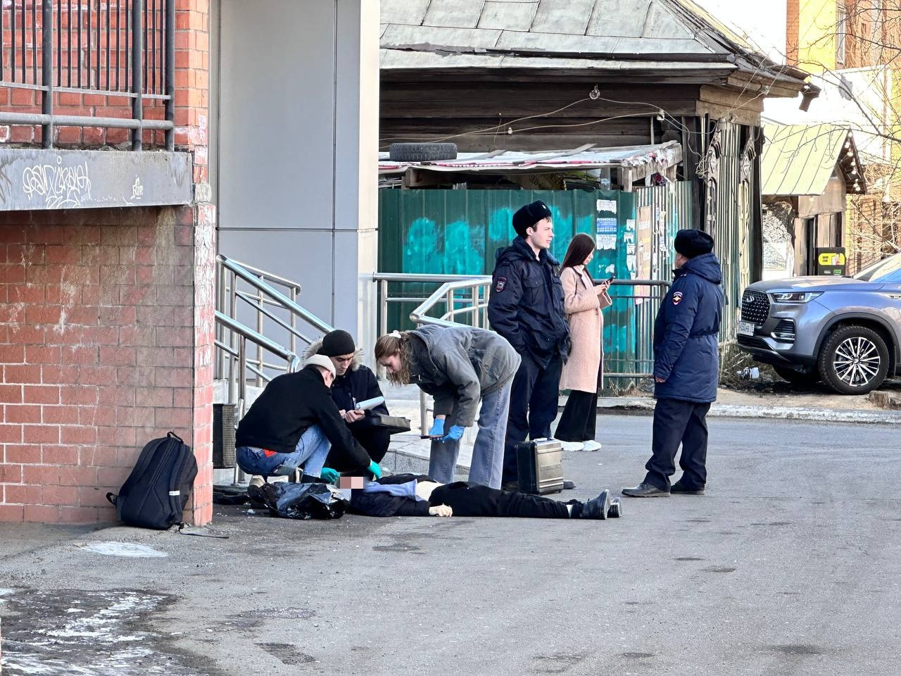 Тело мужчины обнаружили на углу улиц Новобульварной и Бутина в Чите