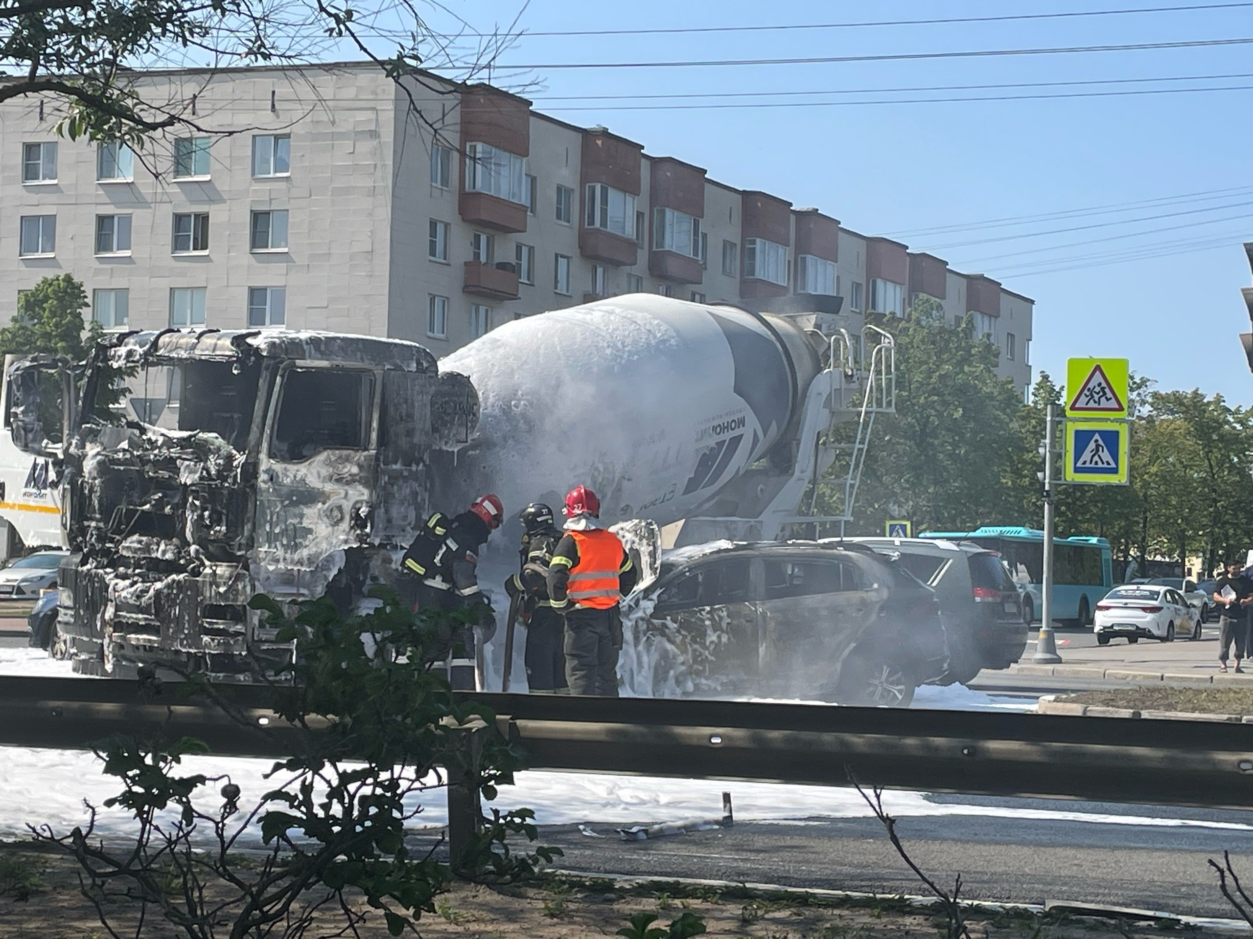 В огненном ДТП с бетономешалкой в Сестрорецке пострадали дети | 16.06.2023  | Санкт-Петербург - БезФормата