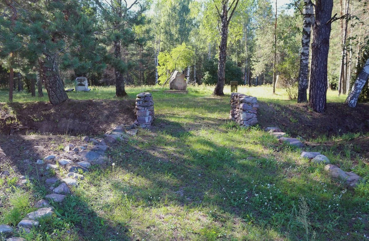 Мемориалы умершим в лагере «Оранки-74» военнопленным
