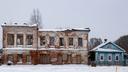 Пустые улицы и брошенные церкви: гуляем по поселку с одной из самых высоких колоколен России