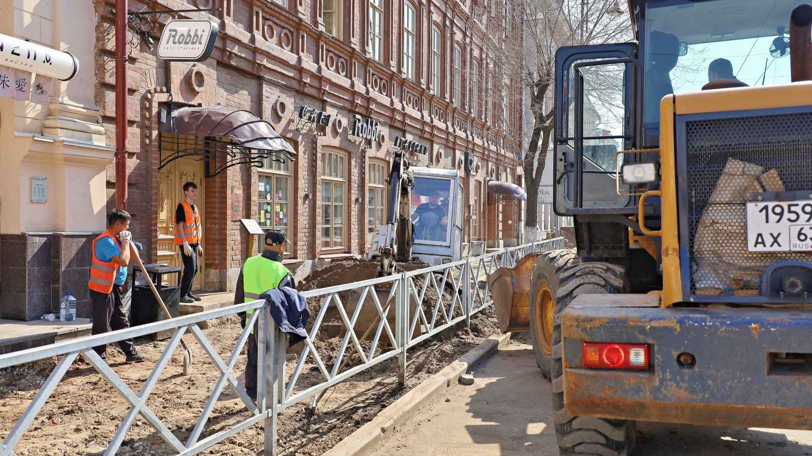На одной из главных улиц исторической части Самары — Куйбышева — начался комплексный ремонт