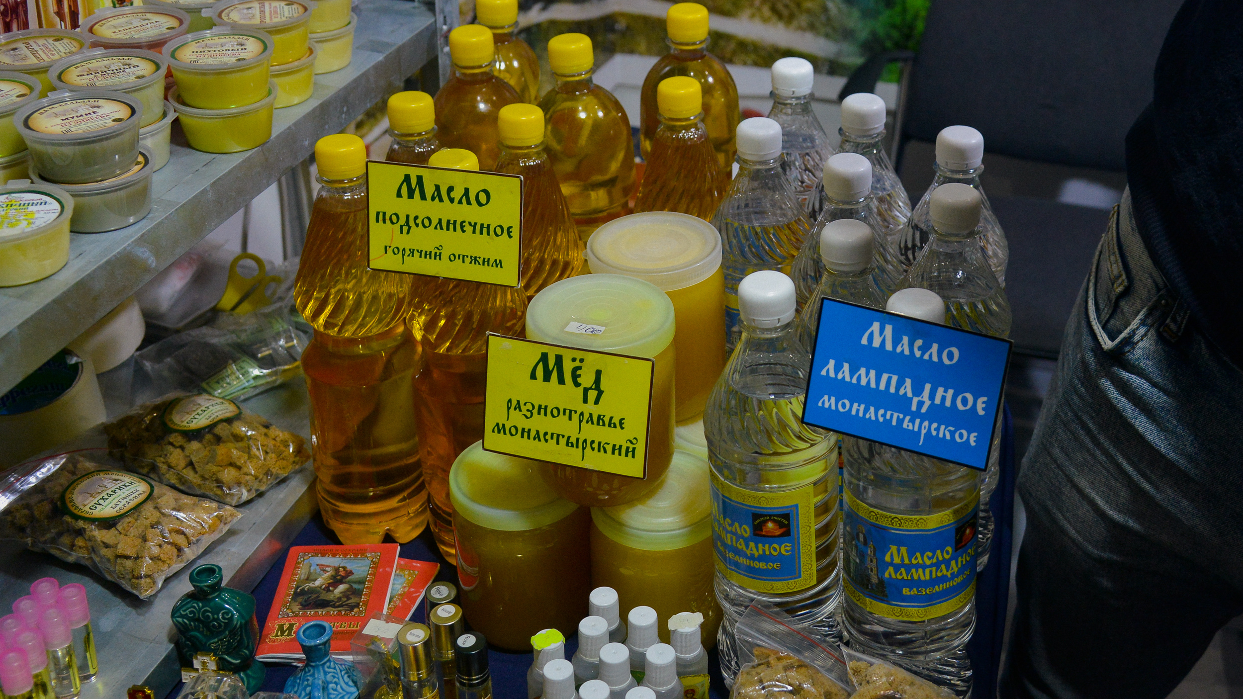 Каштановый — 2000 рублей за килограмм: какой мед еще и за сколько продают на ярмарке в Архангельске