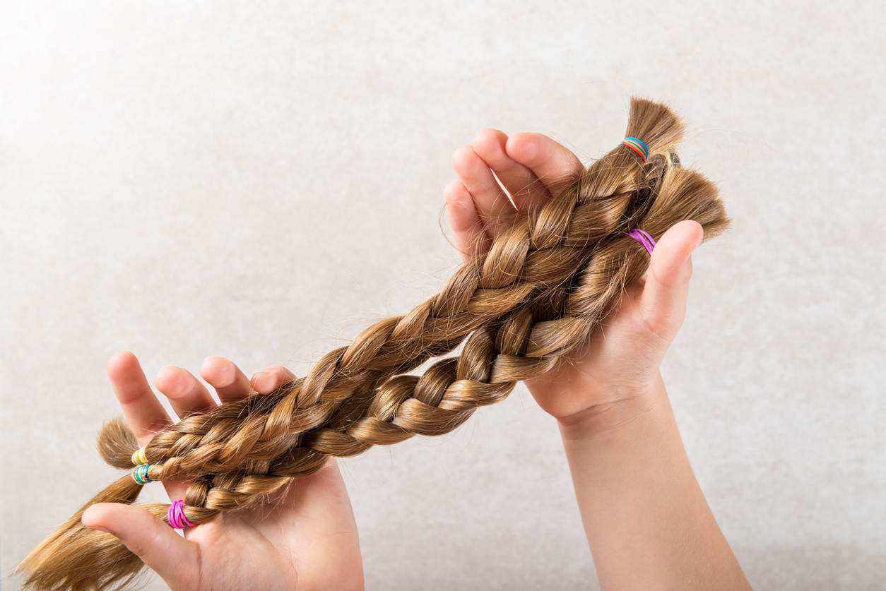 Заберу ваши волосы. Петербурженка создала проект «Добрый парик», чтобы помочь детям после химиотерапии
