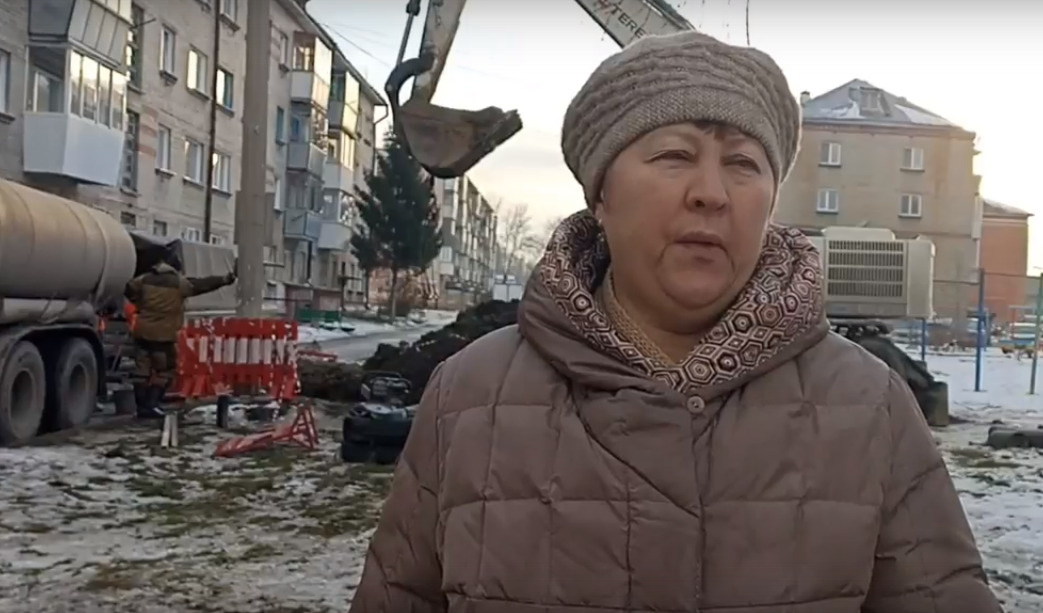 «Стала кричать, что тону»: женщина в Бердске упала в яму со сточными водами — ее спас прохожий
