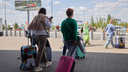 «Потрясением не стали». Российские туристы перед выбором — ехать в отпуск за границу после введенных санкций на Мосбиржу или остаться дома