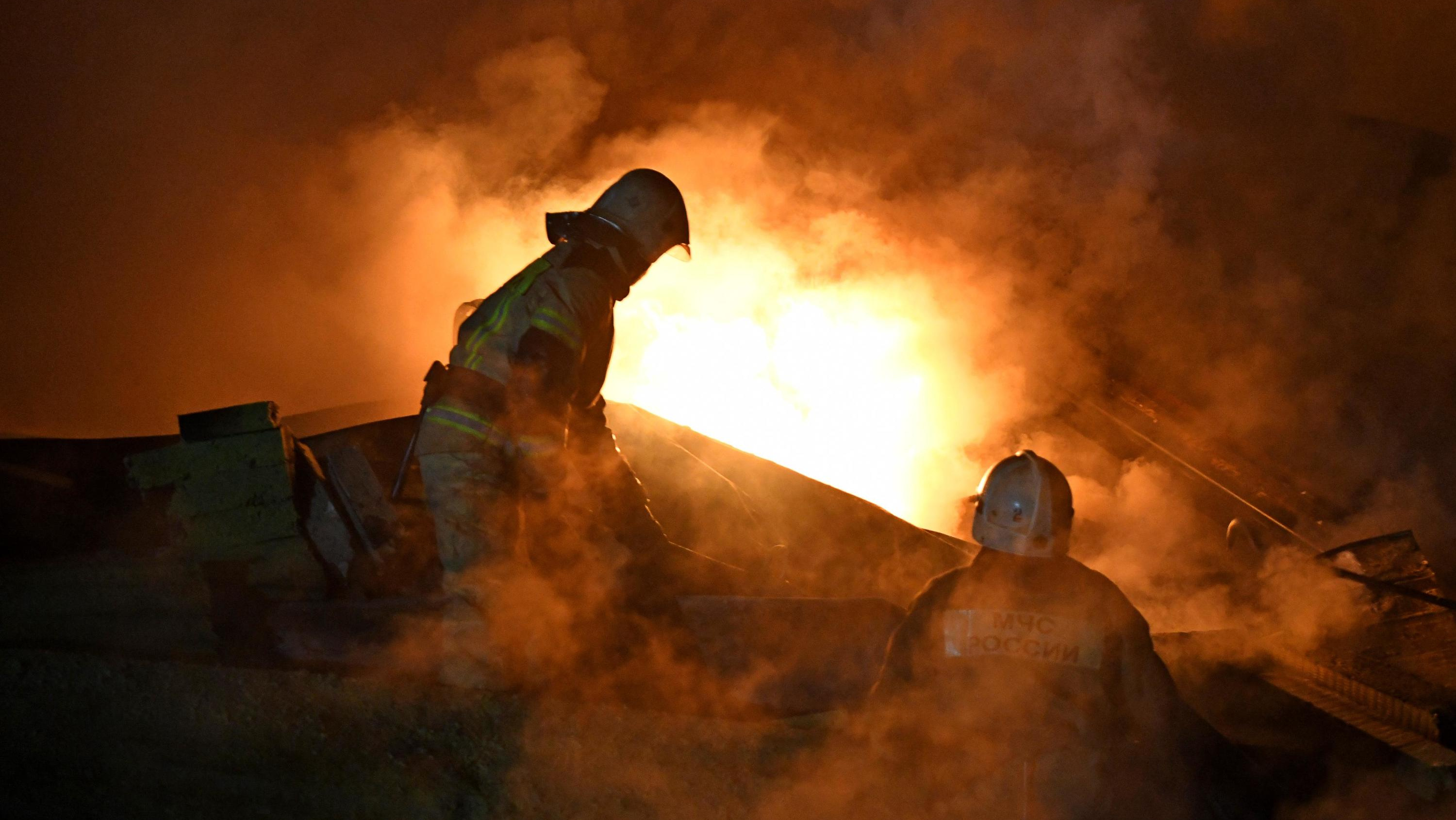 В Иркутске во время бури вспыхнуло несколько домов. Самый крупный пожар был на Шевцова — видео