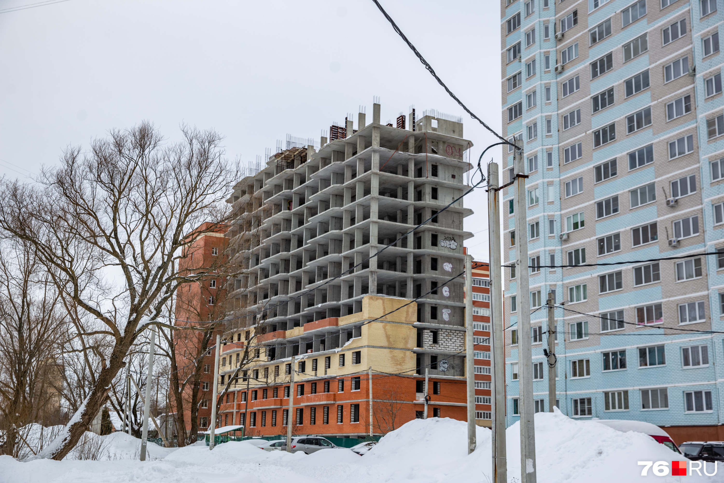 Оставили дольщиков без квартир: почему простаивает 21-этажная высотка в частном  секторе Ярославля | 04.03.2024 | Ярославль - БезФормата