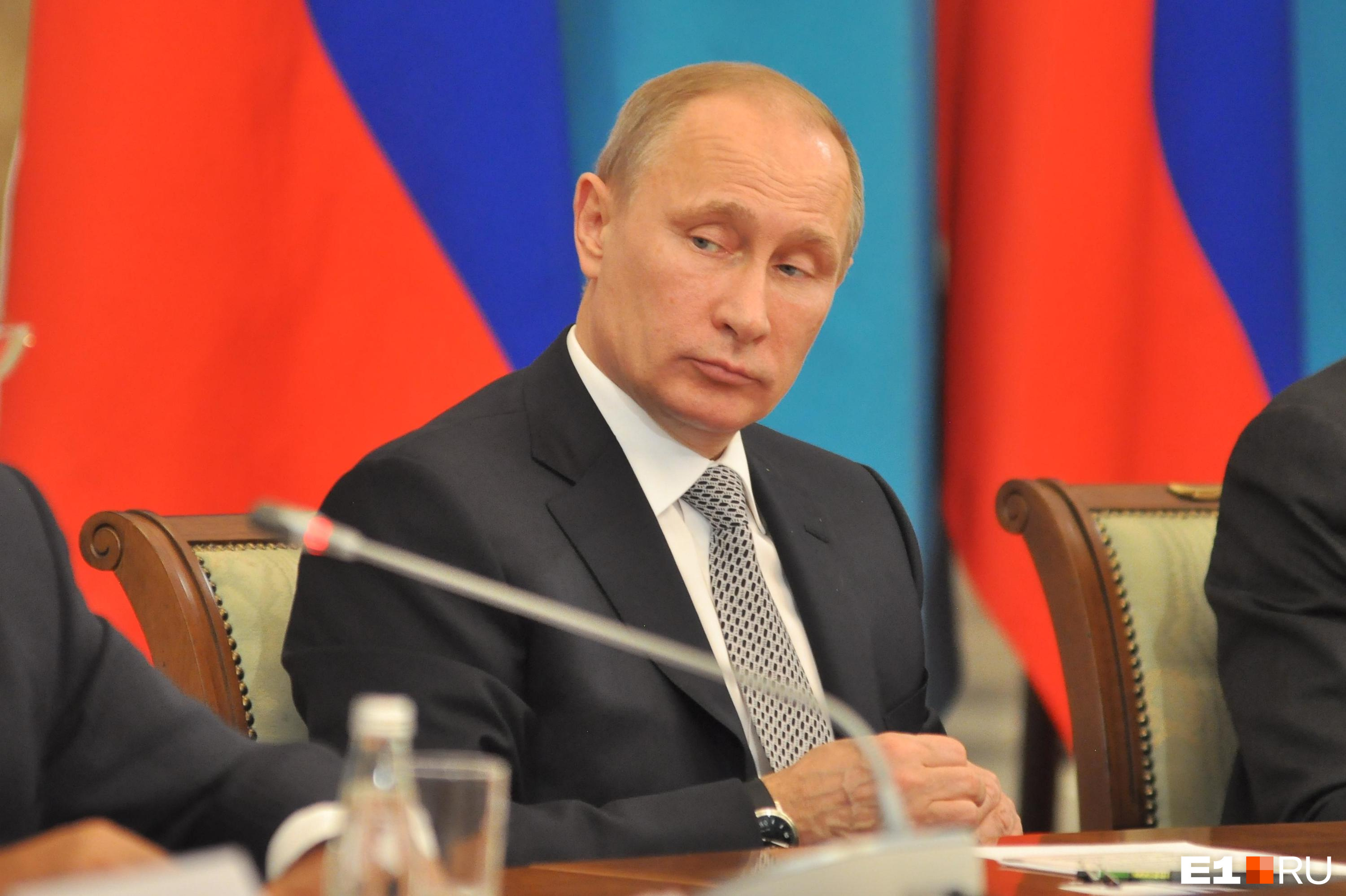 Владимир Путин предложил повысить выплаты медикам в малых городах и селах