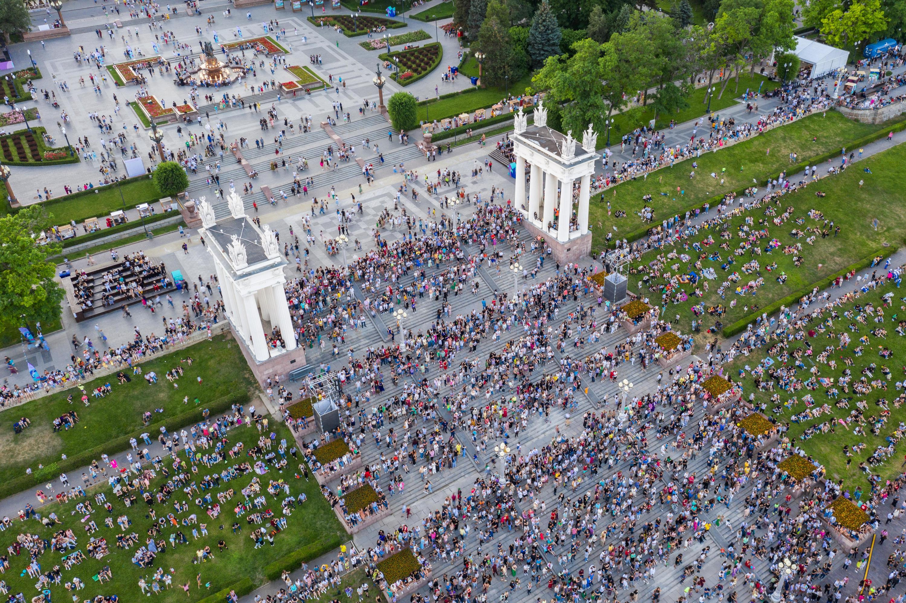 День волгограда программа. Празднование дня города. С днем города. День города фото. Парад в Киеве.