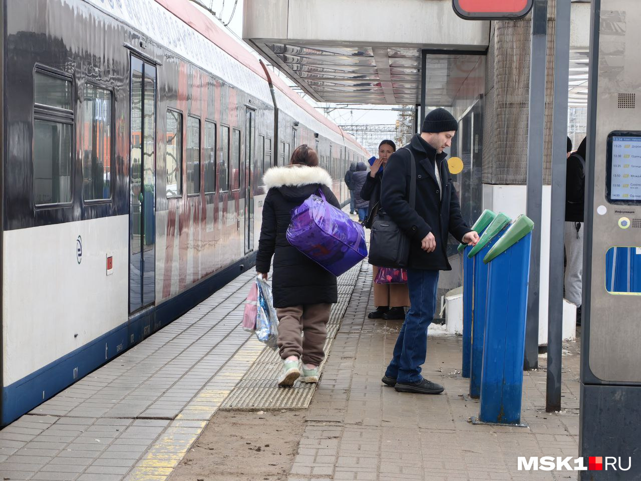 Транспортные карточки для проезда пенсионерам. Транспортная карта приложение. Карта пенсионера. Почему заблокировали проездной. Почему заблокировали проездной.