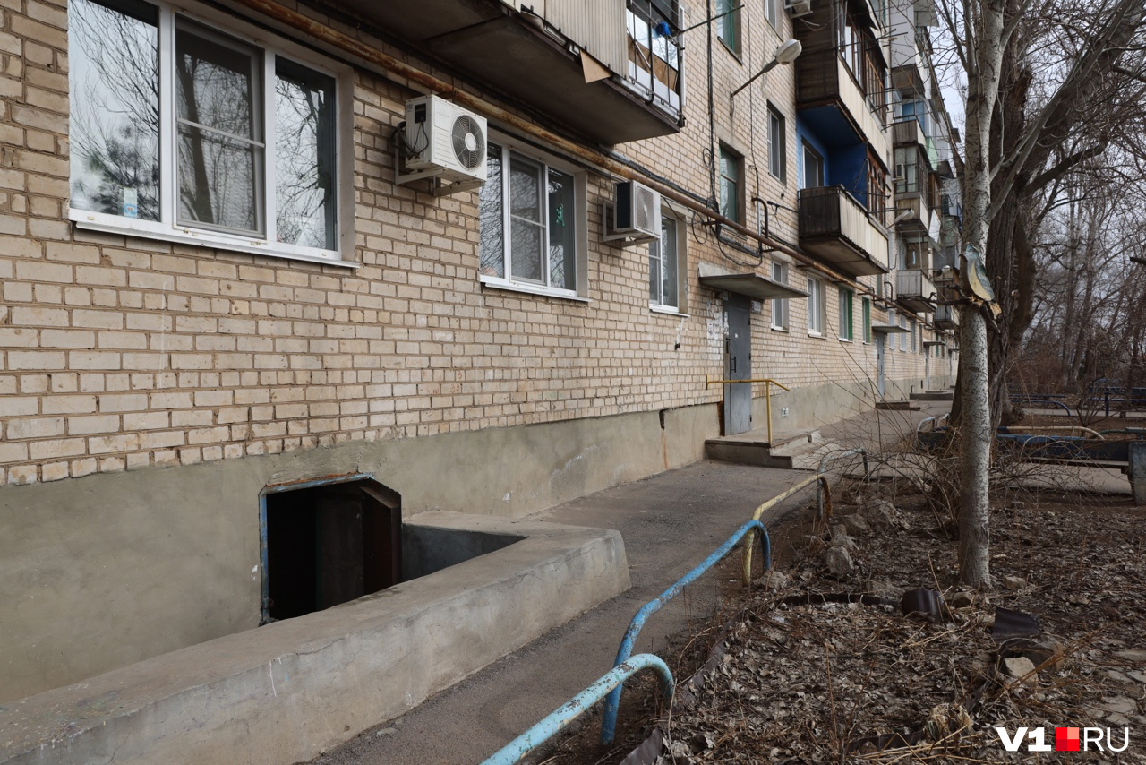 Дверь в подвал до сих пор открыта Дверь в подвал до сих пор открыта