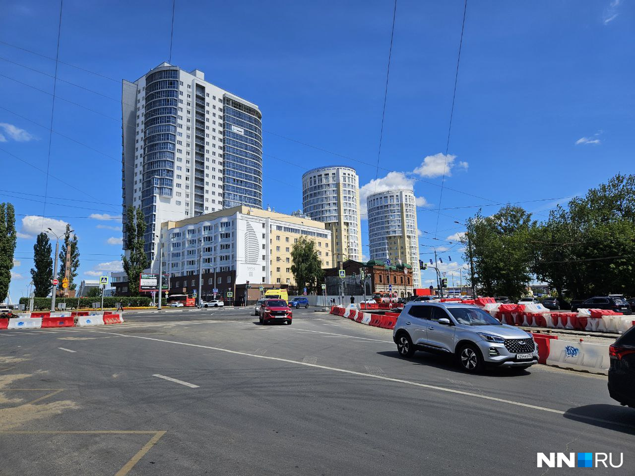 Капля простора. В Нижнем Новгороде частично открыли проезд по Сенной площади — что изменилось