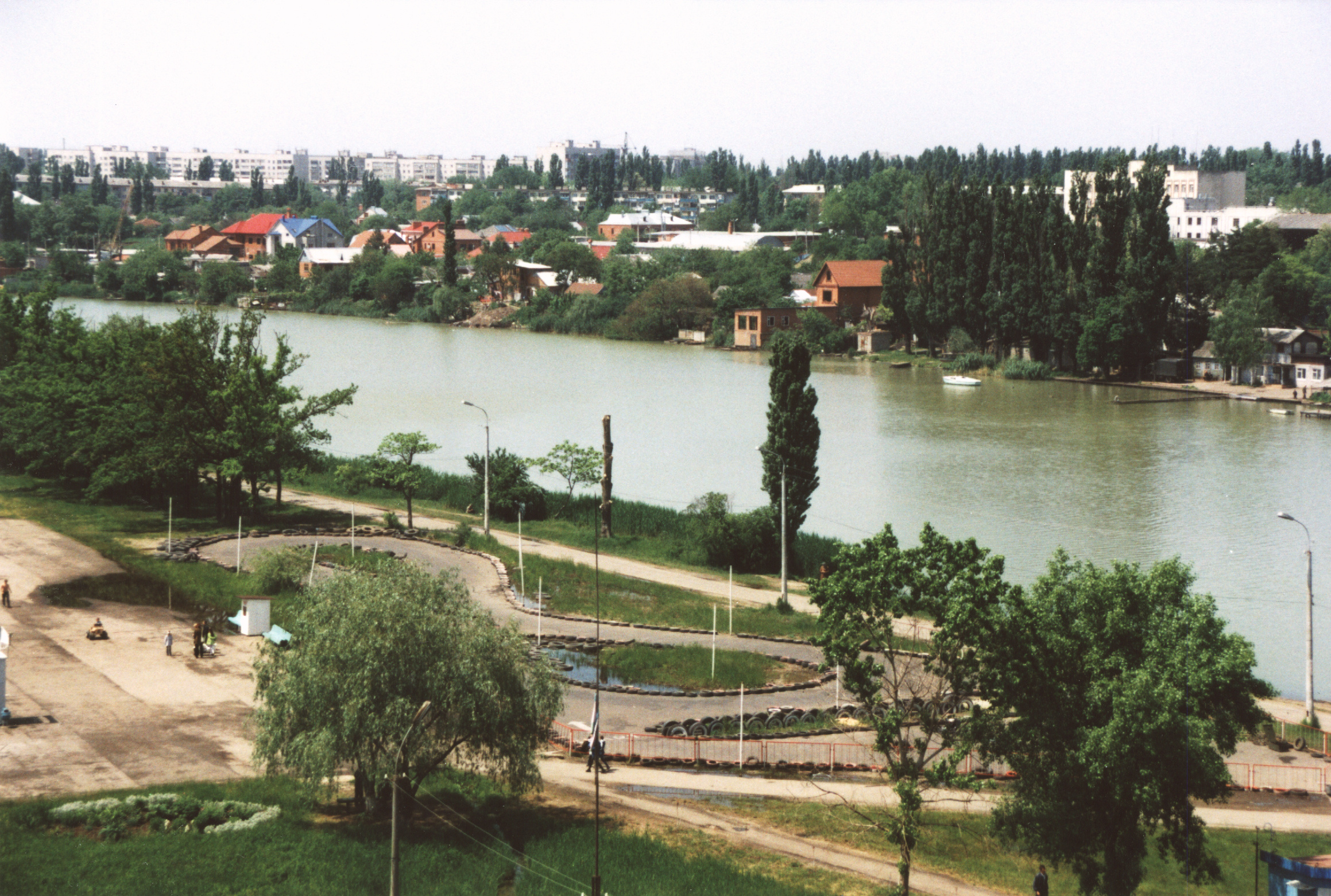 Еще одно фото из парка имени 40-летия Октября, 1998 год