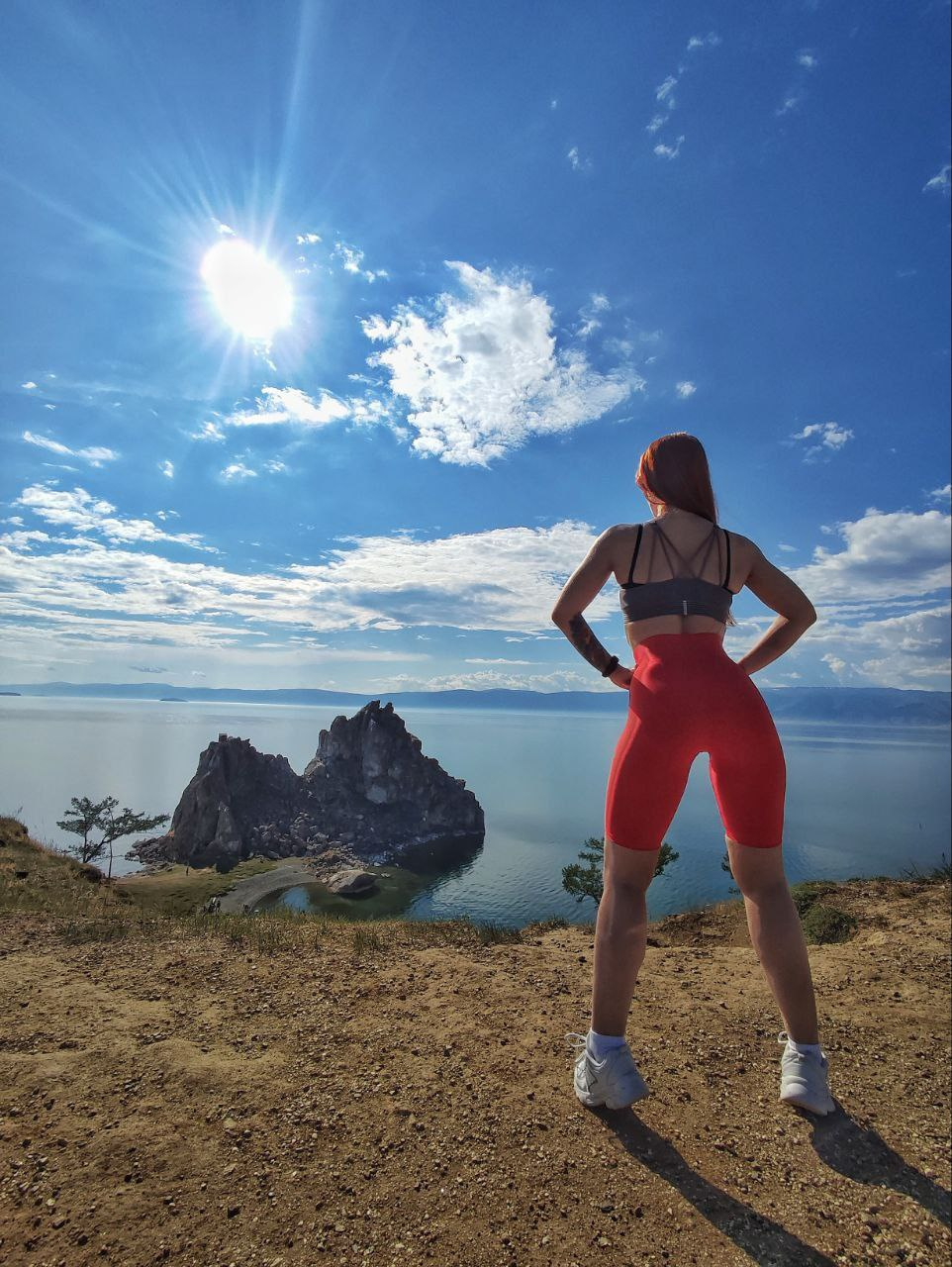 А еще Саша устраивает фитнес-туры на Байкал. С их помощью она демонстрирует ученикам, что тренироваться можно где угодно, зал для этого не нужен