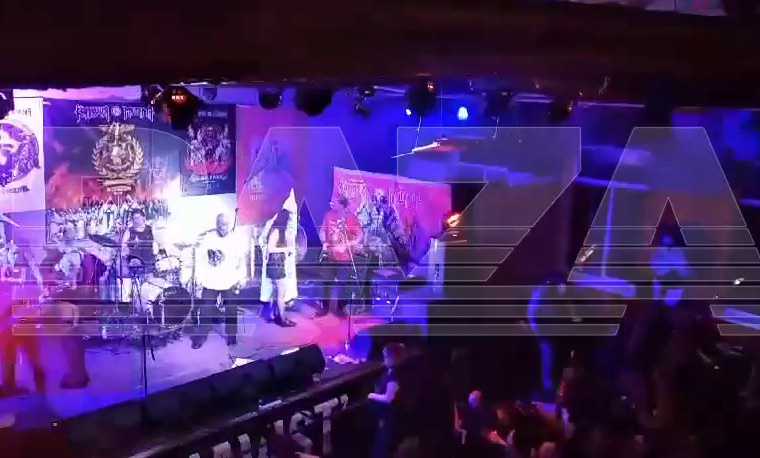 Появилось видео с начала рейда силовиков на концерте «Коррозии металла» в Нижнем Новгороде