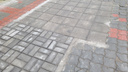 Удивительный дизайн: на небольшом участке Красного проспекта выложили новую плитку — что не так с тротуаром