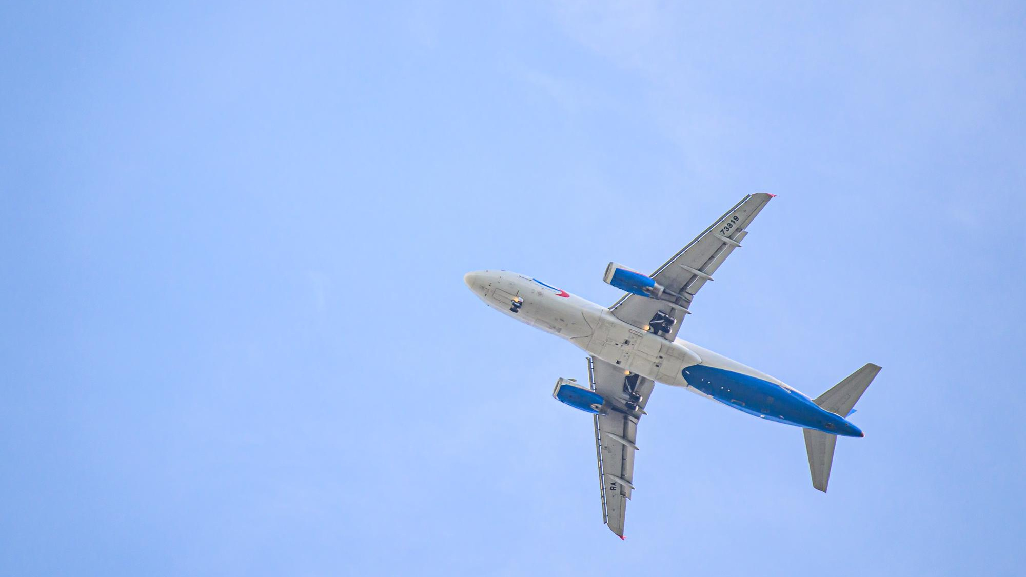 Скандальный сотрудник «Уральских авиалиний» признался, что ему нравится снимать жителей Читы с рейсов