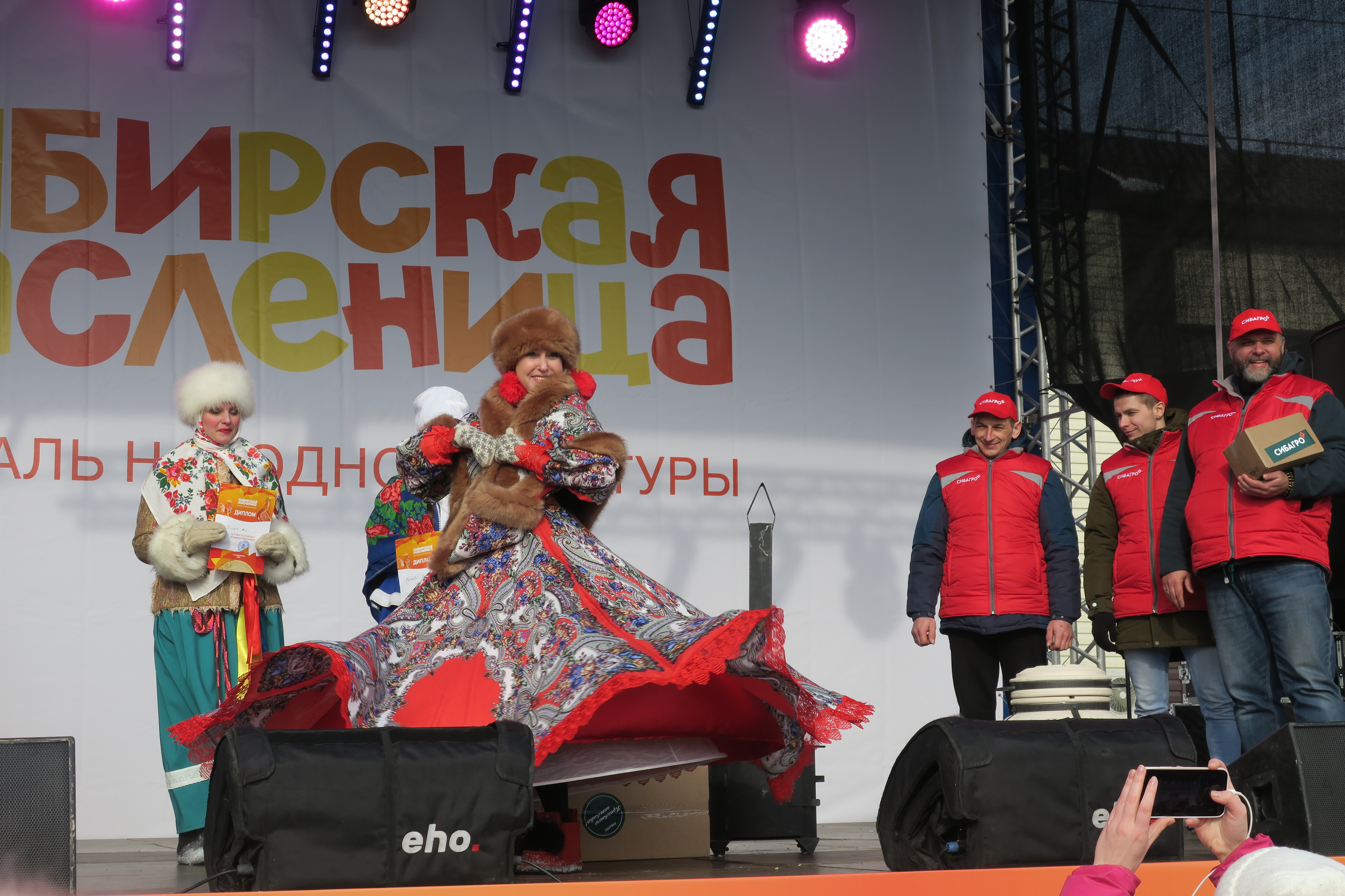 Сибирские модницы состязались в звании «Сударыня Масленица»