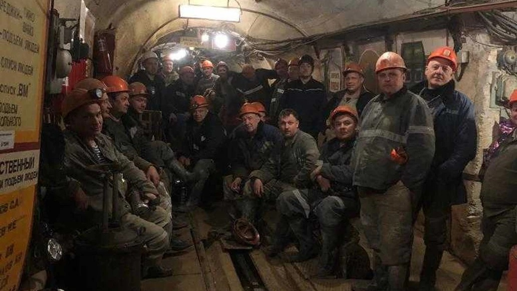 Уральские шахтеры два дня отказывались выходить из шахты: всё о забастовке и ее итогах