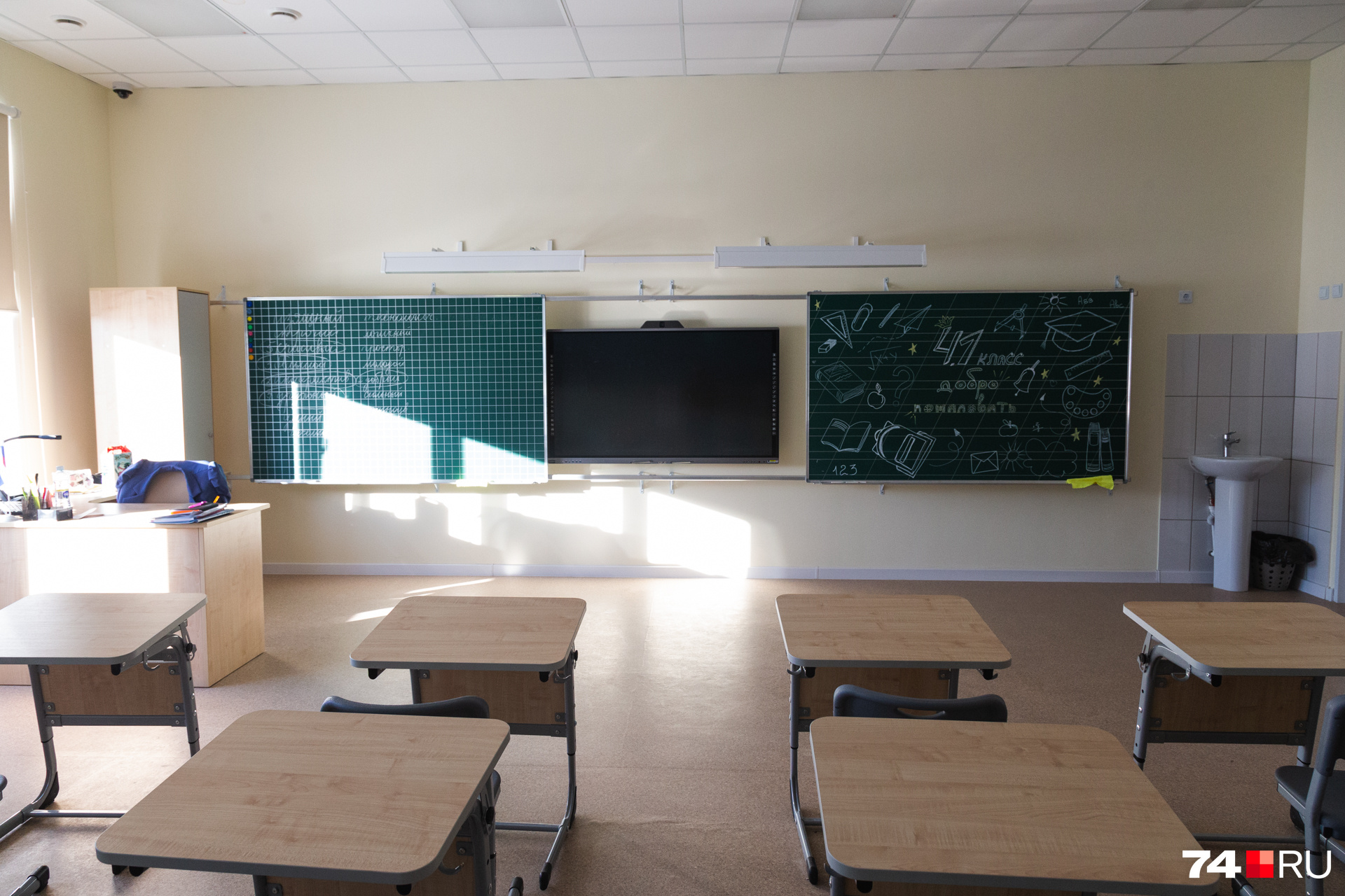 Прокуратура наказала учителя школы в Чите из-за ребенка, который выпрыгнул из окна школы